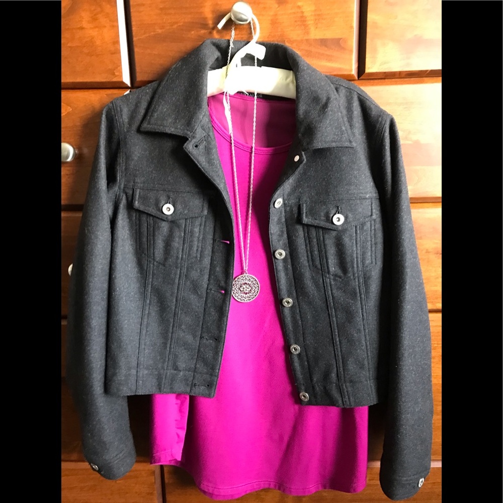 Beautiful Ann Taylor wool blend cropped blazer/jacket